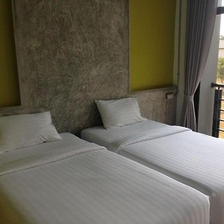 Pornsiri Hotel Sisaket Екстер'єр фото