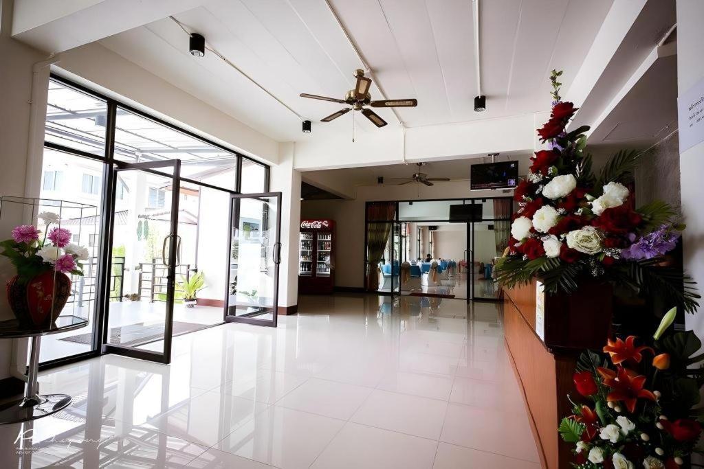 Pornsiri Hotel Sisaket Екстер'єр фото