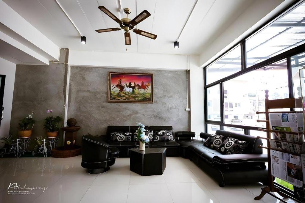 Pornsiri Hotel Sisaket Екстер'єр фото