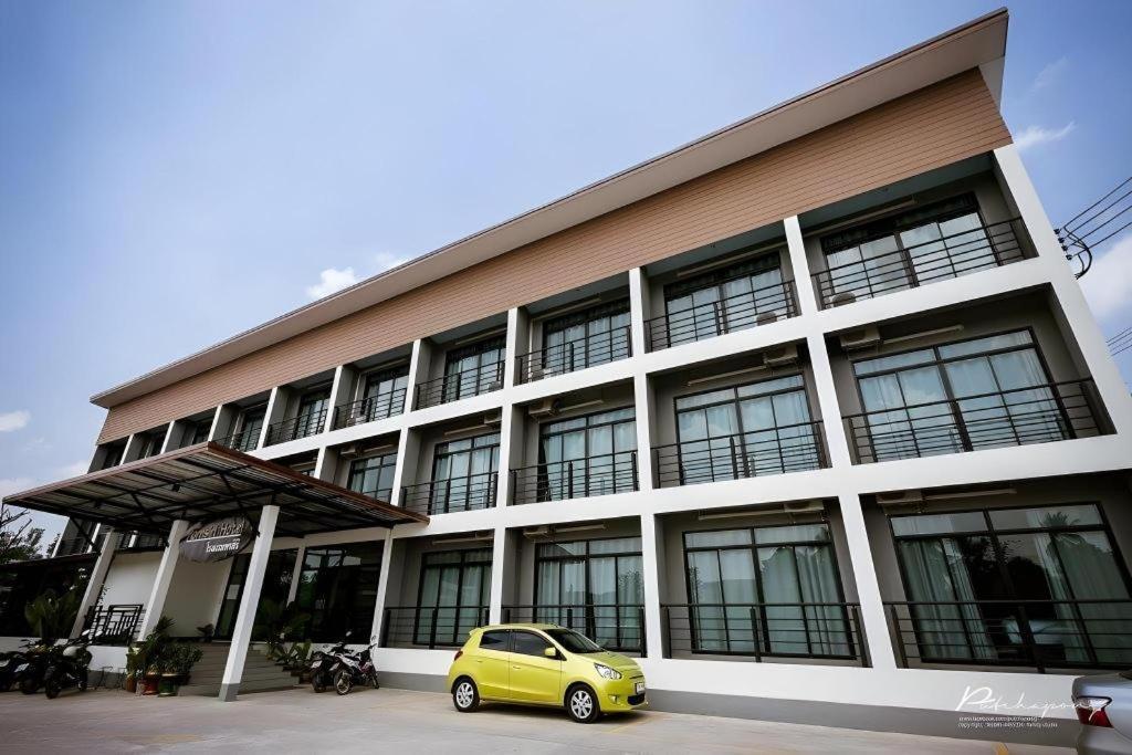 Pornsiri Hotel Sisaket Екстер'єр фото