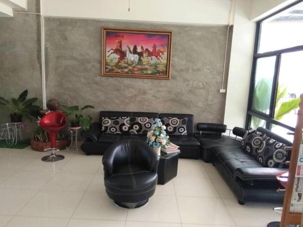 Pornsiri Hotel Sisaket Екстер'єр фото